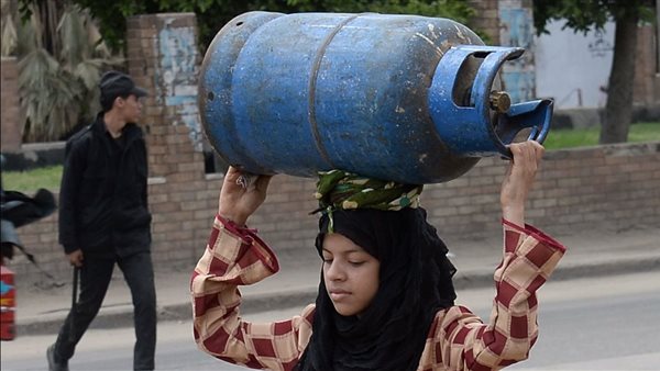 غيرتي الأنبوبة بكام النهارده .،أسعار أسطوانة البوتاجاز والغاز الطبيعي المنزلي بعد بيان البترول تكشف عن مفاجآت مذهلة، وهذا سعر البنزين بمحطات الوقود اليوم يثير الدهشة!