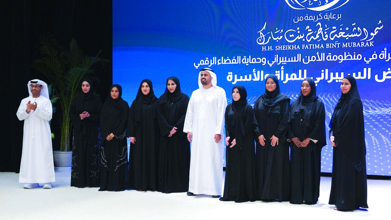 ذياب بن محمد يشهد حفل تخريج الدفعة الثانية من مبادرة «النبض السيبراني للمرأة والأسرة»