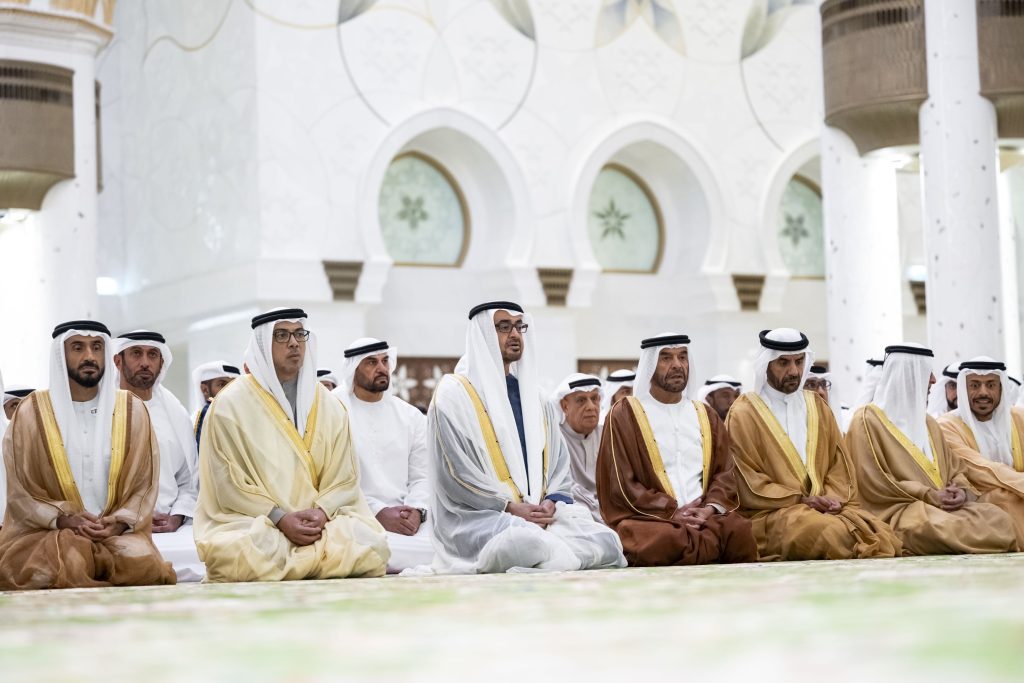 رئيس الدولة يشارك في صلاة عيد الأضحى المبارك بجامع الشيخ زايد بأبوظبي