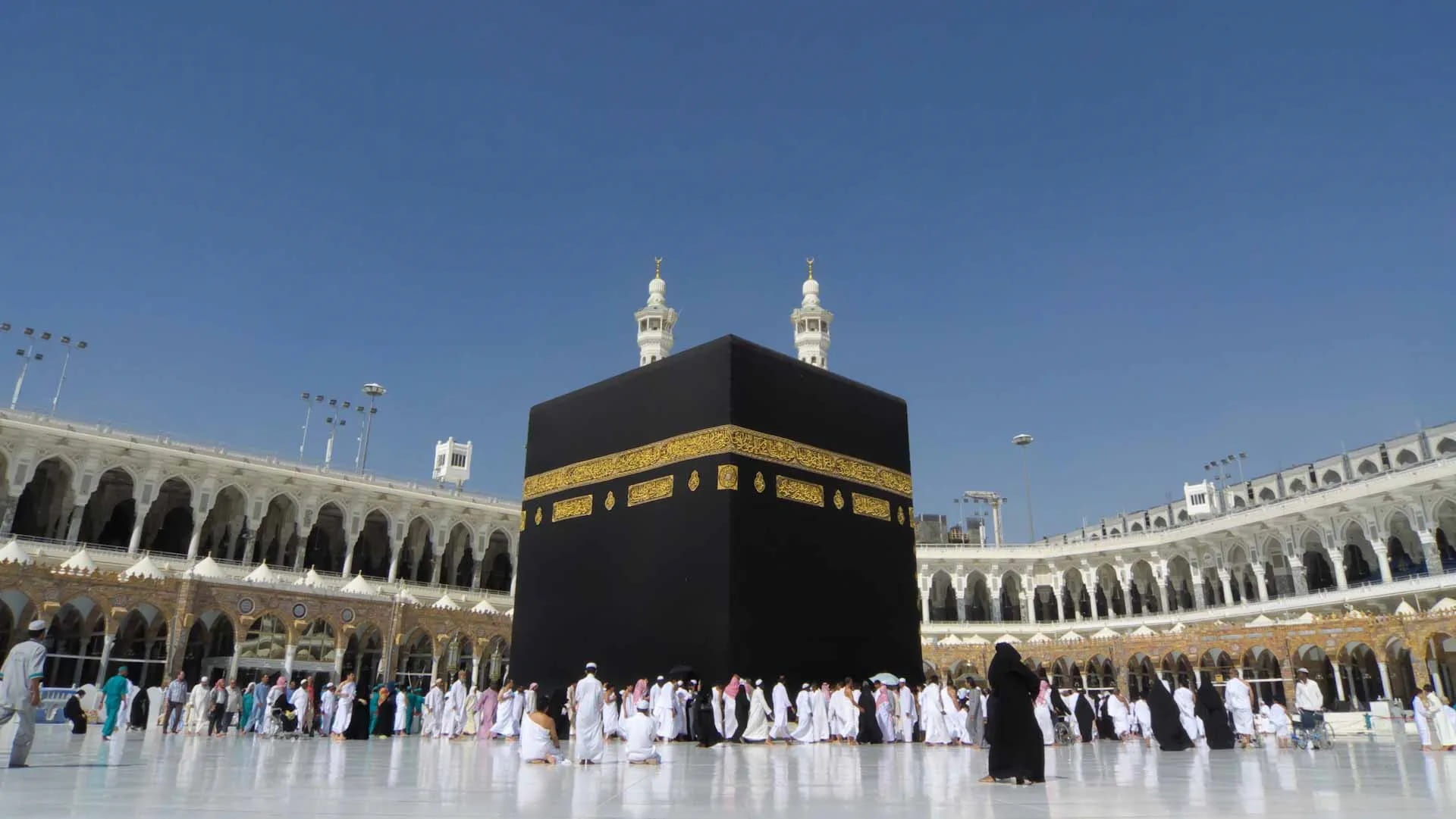 السعودية تُعلن بدء موسم العمرة 1447هـ وفتح باب التأشيرات رسمياً