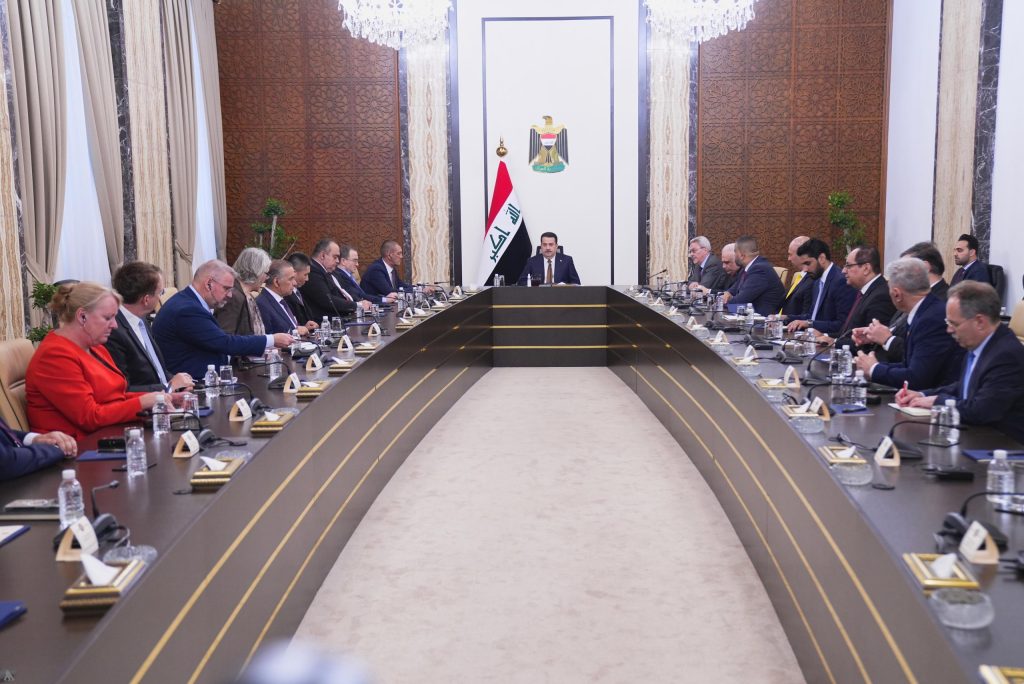 صياغة عنوان صحفي جذاب وواضح، يعبر عن المعنى الأصلي دون تغيير مضمونه: رئيس الوزراء يؤكد دور العراق المحوري في المنطقة وأهمية الشراكة مع الدول الصديقة