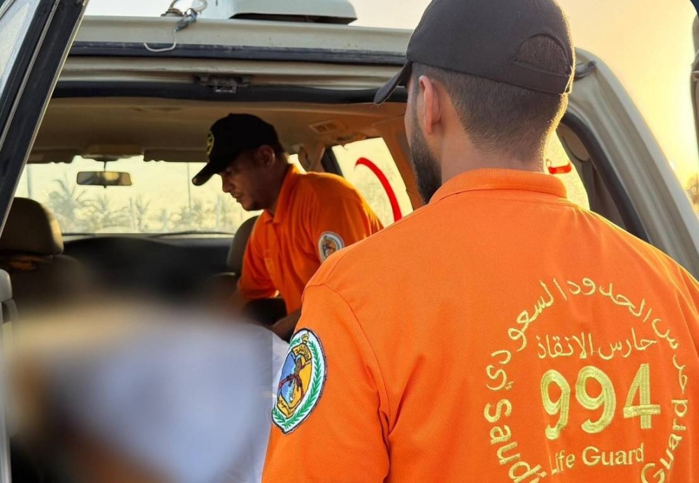 حرس الحدود بالمدينة المنورة ينقذ مواطناً من الغرق خلال ممارسته السباحة