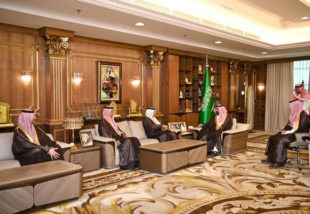 أمير جازان يستعرض تقدم العمل في مطار الملك عبدالله الدولي الجديد