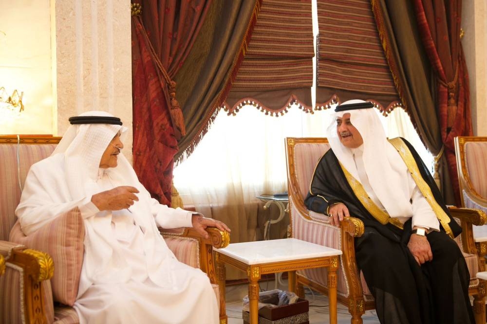 فهد بن سلطان يقوم بزيارة خاصة للخريصي في منزله: تفاصيل الزيارة وأبعادها