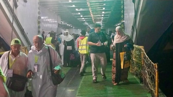 وزير السياحة يأمر بإنهاء استعدادات عودة حجاج الحج السياحي البري من الأراضي المقدسة بسرعة