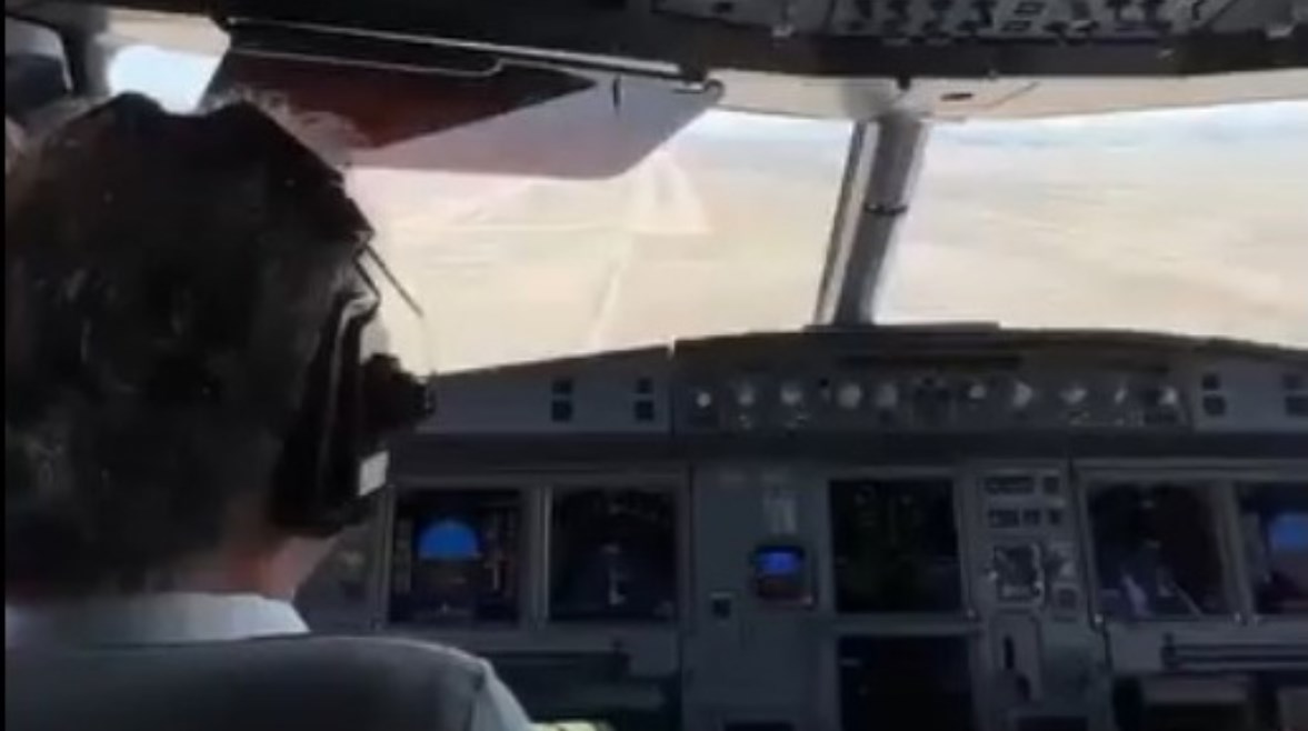 طيار سعودي يُحلِّق بمشاعر الشوق فوق سماء دمشق: قلوبنا تسبقنا!