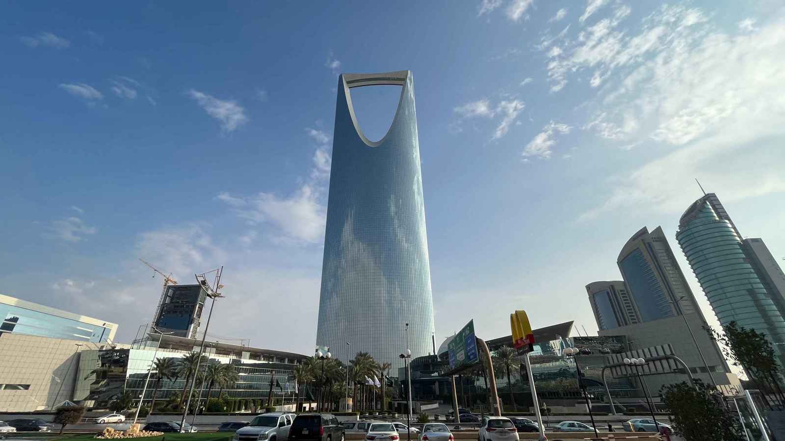 دول الخليج تنطلق نحو المستقبل: كيف تعيد تشكيل اقتصادات الجيل القادم؟