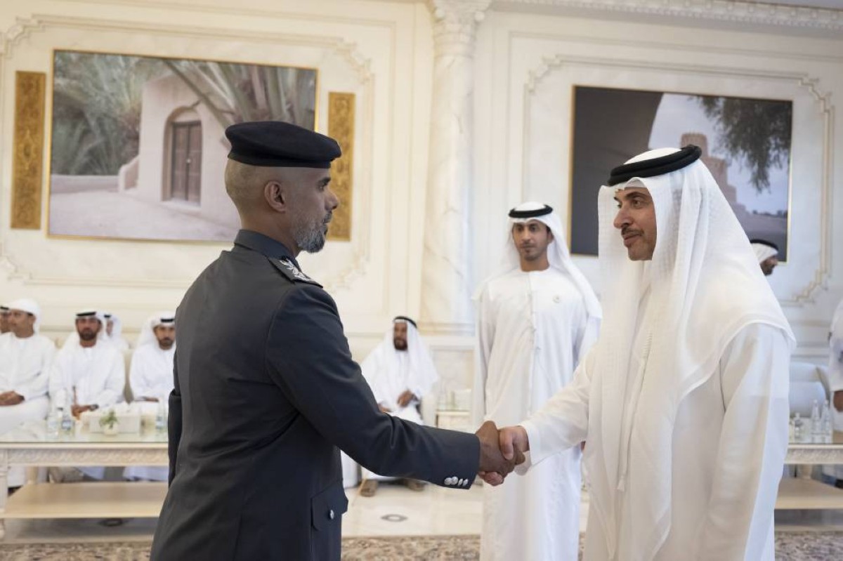 هزاع بن زايد يشارك في صلاة عيد الأضحى ويستقبل المهنئين بأجواء من الفرحة والاحتفالات