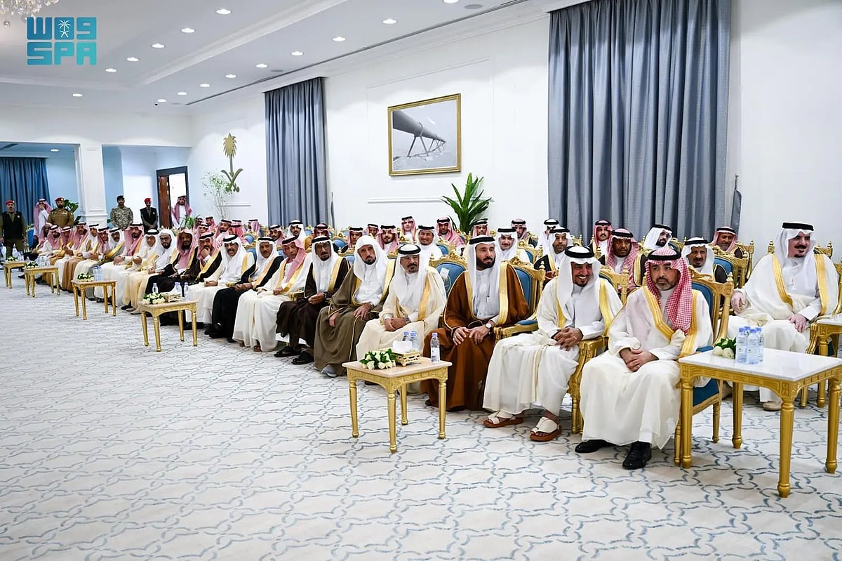 أمير الحدود الشمالية يستقبل المهنئين بعيد الأضحى المبارك