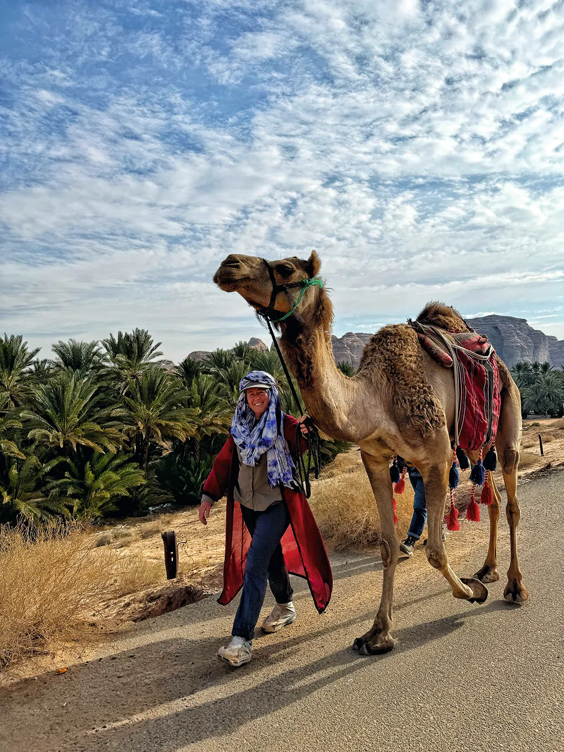 أليس موريسون: أول امرأة تحقق إنجازًا تاريخيًا بعبور السعودية سيرًا على الأقدام من الشمال إلى الجنوب