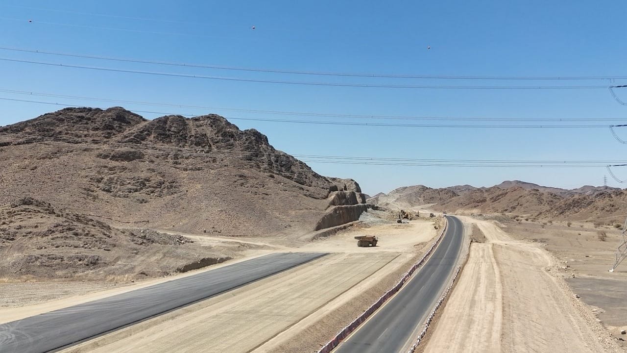 استمرار أعمال تطوير الطريق الدائري الثالث في المدينة المنورة: صور توضح التقدم