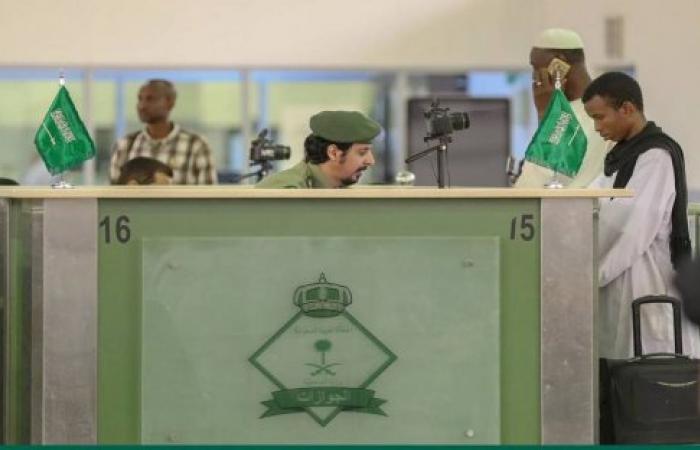 السعودية تبدأ تغييرات جذرية في تأشيرات الزيارة والعمل: مصير آلاف الوافدين على المحك بدءًا من اليوم!