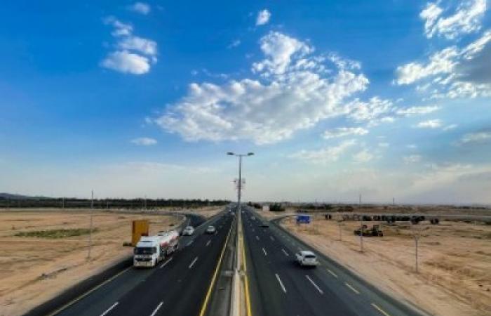 ابتداءً من اليوم: نظام رصد جديد لمخالفات المرور بقيمة 500 ريال على طريق جدة-الرياض