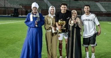 احتفال لاعبي سيراميكا بكأس عاصمة مصر: العائلة في المقدمة