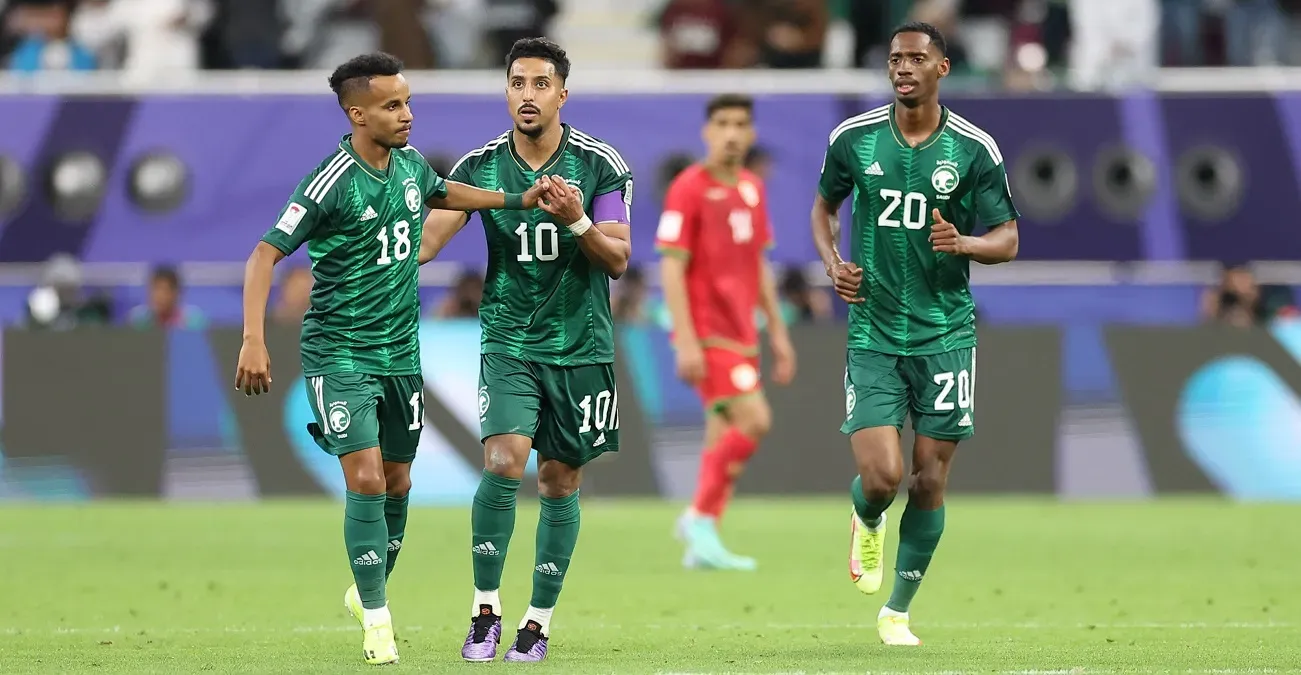 رينارد يكرم لاعبي السعودية بمكافآت مميزة بعد الانتصار على البحرين