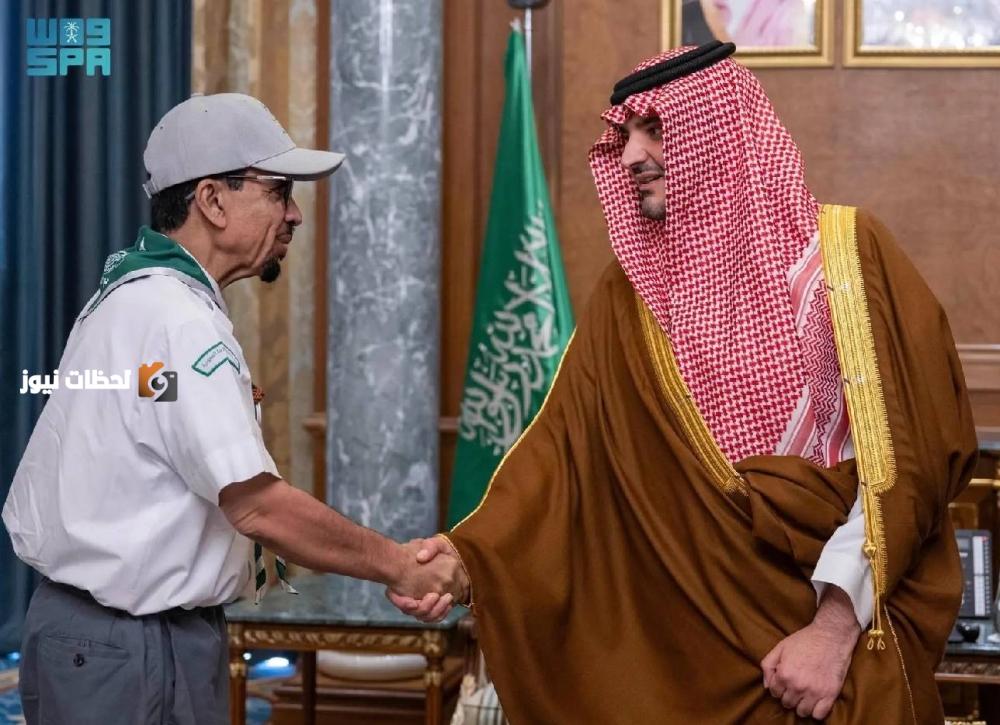 اجتماع مثير بين عبد العزيز بن سعود ونائب رئيس جمعية الكشافة العربية: حوار حول مستقبل الحركة الكشفية