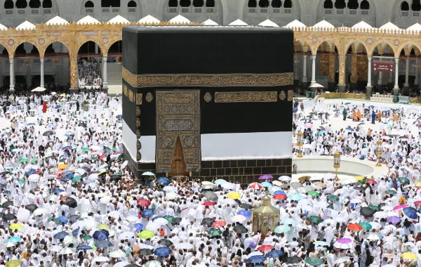تعرف على موعد صلاة عيد الأضحى 2025: توقيت الصلاة في مكة المكرمة والرياض