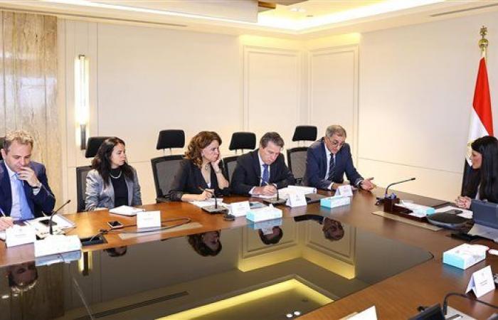 المشاط: تعزيز التعاون مع البنك الأوروبي لدعم تحول الصناعة المصرية نحو الاستدامة البيئية